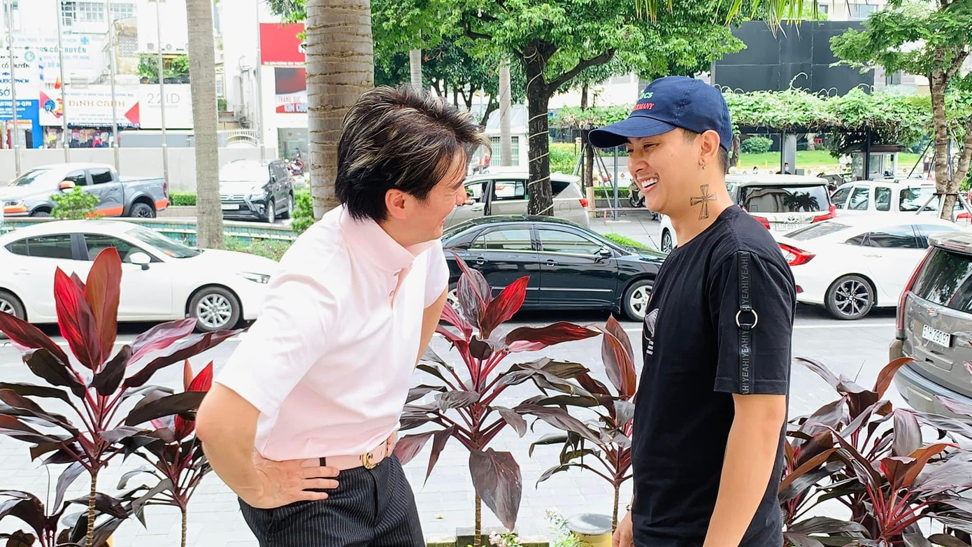 Đàm Vĩnh Hưng chia sẻ lại hình ảnh Hoài Lâm lễ phép chào hỏi mình. Ảnh: Dam Vinh Hung Đàm Vĩnh Hưng chia sẻ lại hình ảnh Hoài Lâm lễ phép chào hỏi mình. Ảnh: Dam Vinh Hung