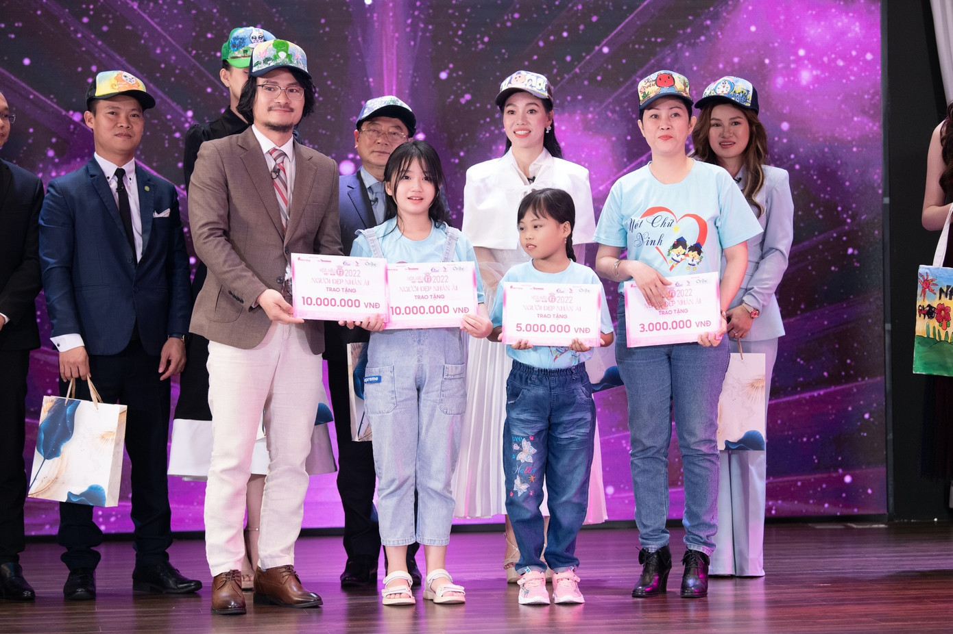 Dự án thu về 98 triệu đồng. Dự án thu về 98 triệu đồng.