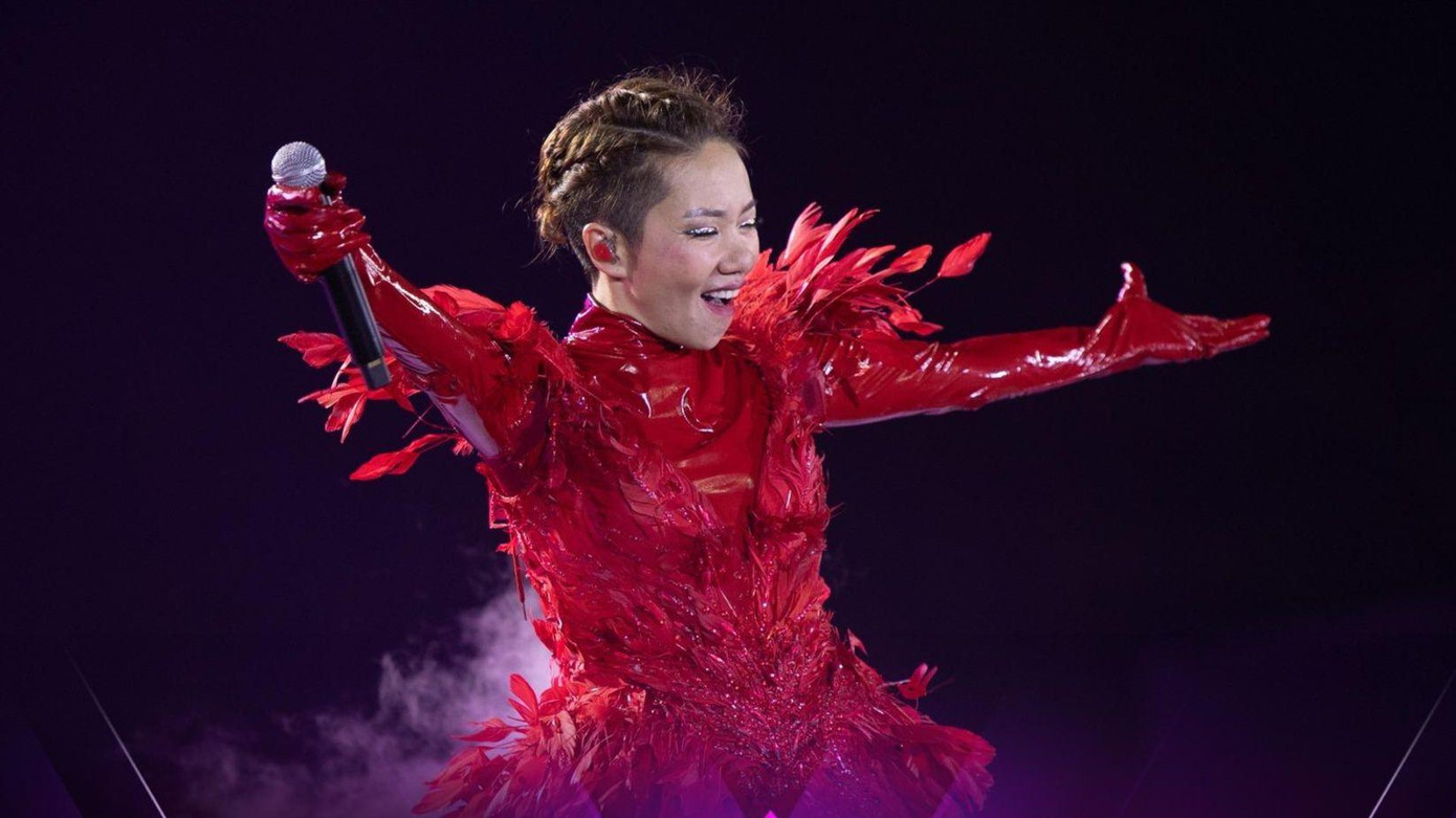 Sân khấu lộ diện của Phượng Hoàng Lửa - Diva Hà Trần.