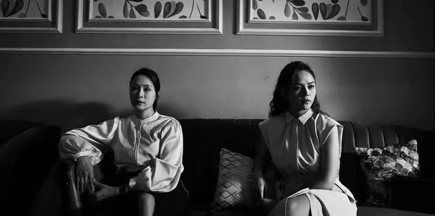 Hồng Diễm và Thu Quỳnh chung một khung hình.