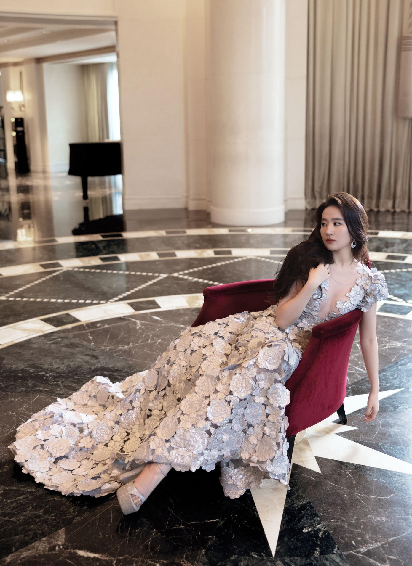 Diễn viên Thiên long bát bộ chụp bộ ảnh giới thiệu trang phục, trước giờ diễn ra sự kiện. Diễn viên Thiên long bát bộ chụp bộ ảnh giới thiệu trang phục, trước giờ diễn ra sự kiện.