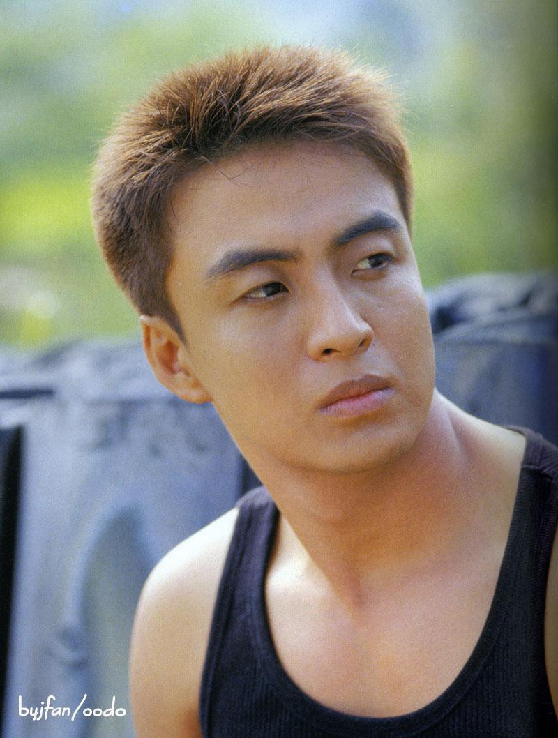 Bae Yong Joon trong Mối tình đầu. Ảnh: Pinterest. Bae Yong Joon trong Mối tình đầu. Ảnh: Pinterest.