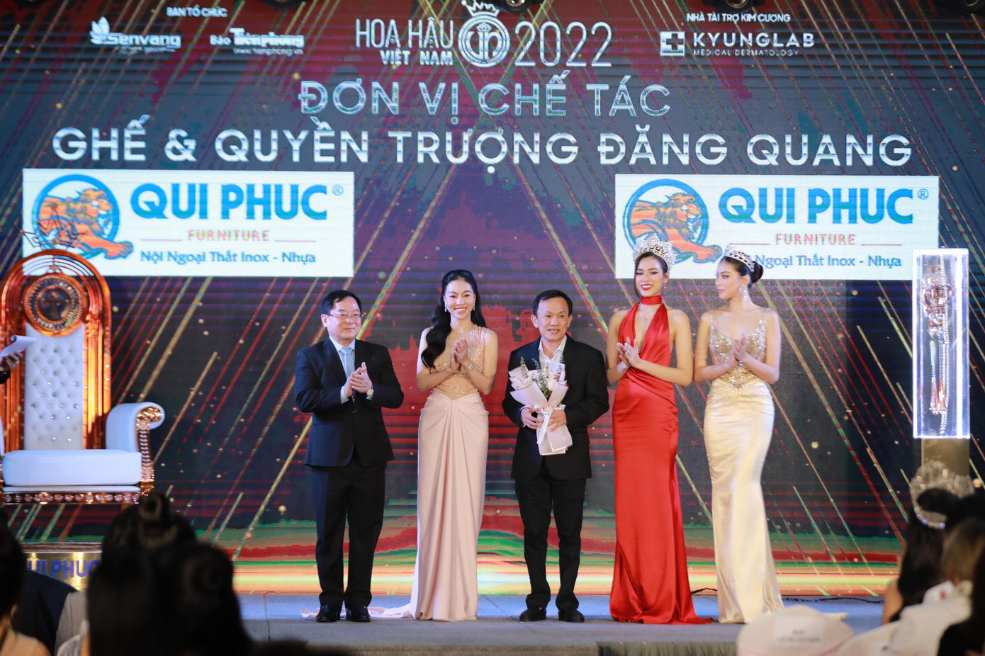 Ở họp báo chiều 16/12 tại TP.HCM, ban tổ chức cuộc thi Hoa hậu Việt Nam 2022 công bố những vật phẩm đăng quang dành cho người đẹp xuất sắc nhất.