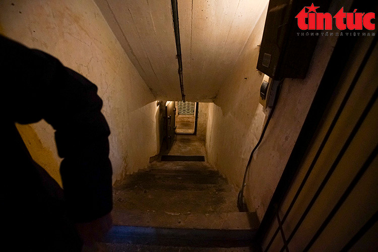 Hầm gồm 3 phòng, tổng diện tích 64m2, bằng bê tông cốt thép nguyên khối. Hầm gồm 3 phòng, tổng diện tích 64m2, bằng bê tông cốt thép nguyên khối.