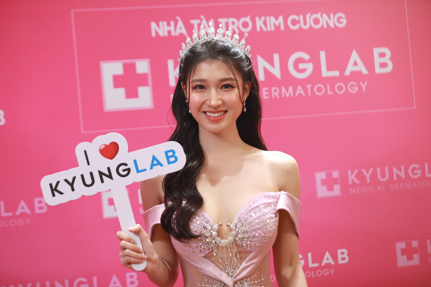 Á hậu Phương Nhi ngọt ngào, sang trọng hút ánh nhìn của mọi người. Á hậu Phương Nhi ngọt ngào, sang trọng hút ánh nhìn của mọi người.