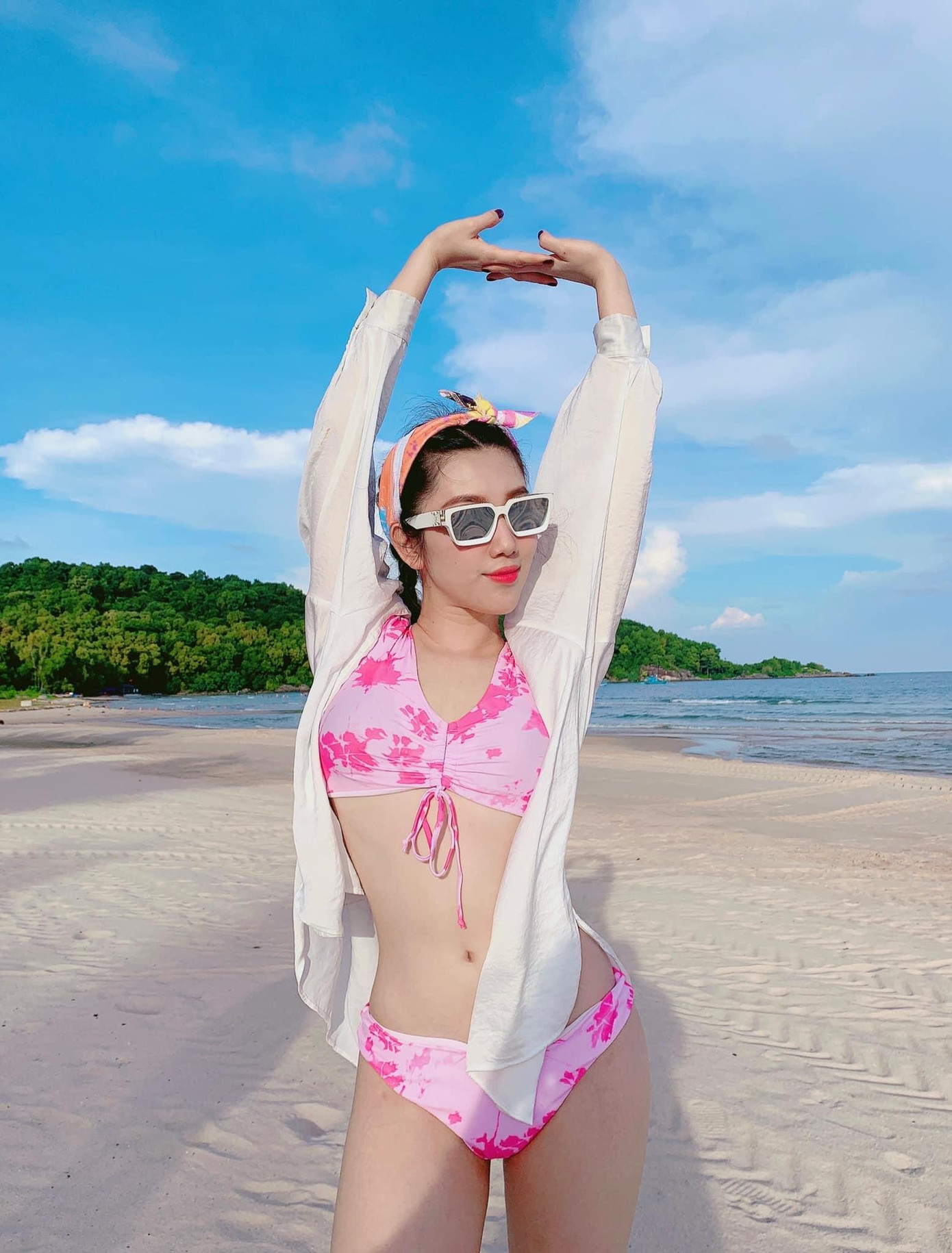 Không chỉ khán giả để lại “mưa lời khen” mà nhiều đồng nghiệp như Ninh Dương Lan Ngọc, Nam Thư, Tiến Luật… cũng thả tim rần rần.