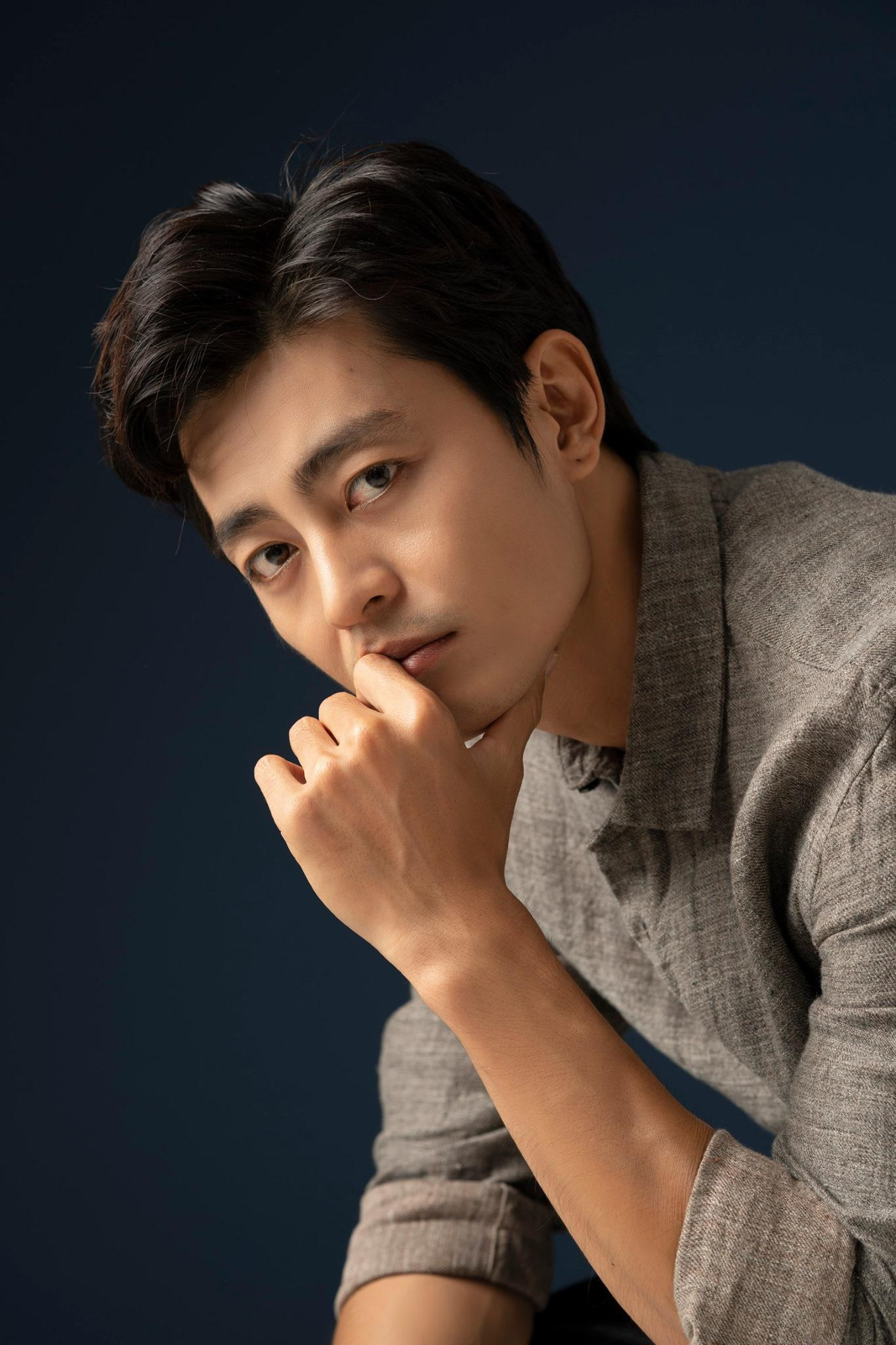 Vẻ điển trai của diễn viên Quốc Huy Vẻ điển trai của diễn viên Quốc Huy