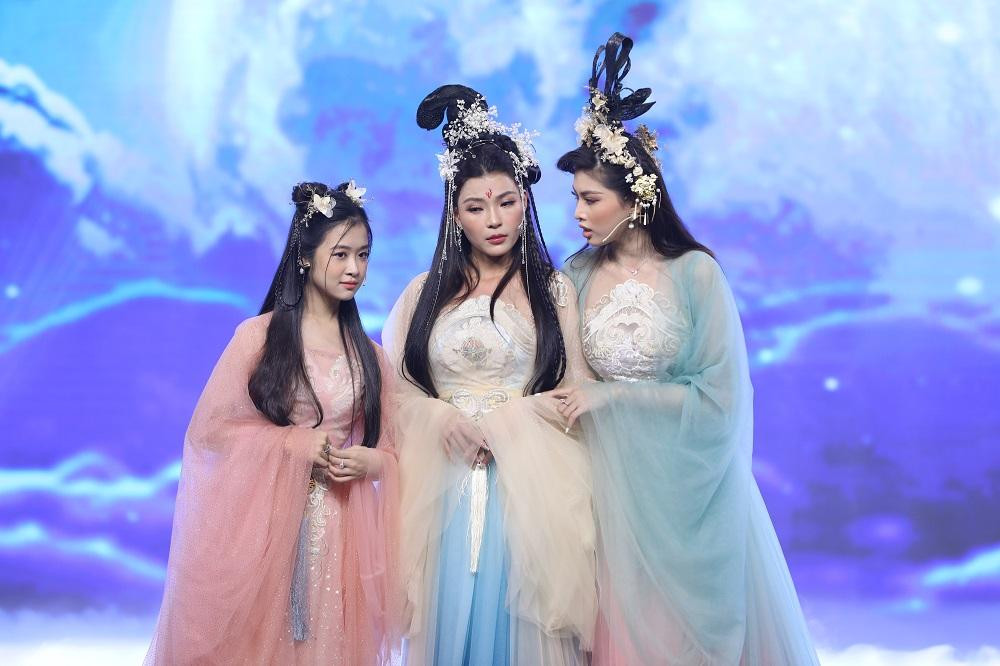 Các tiên nữ - Đại tiên (Thuý Diễm), Nhị tiên (Á Hậu Ngọc Thảo), Nhí tiên (diễn viên nhí Bảo Ngọc).