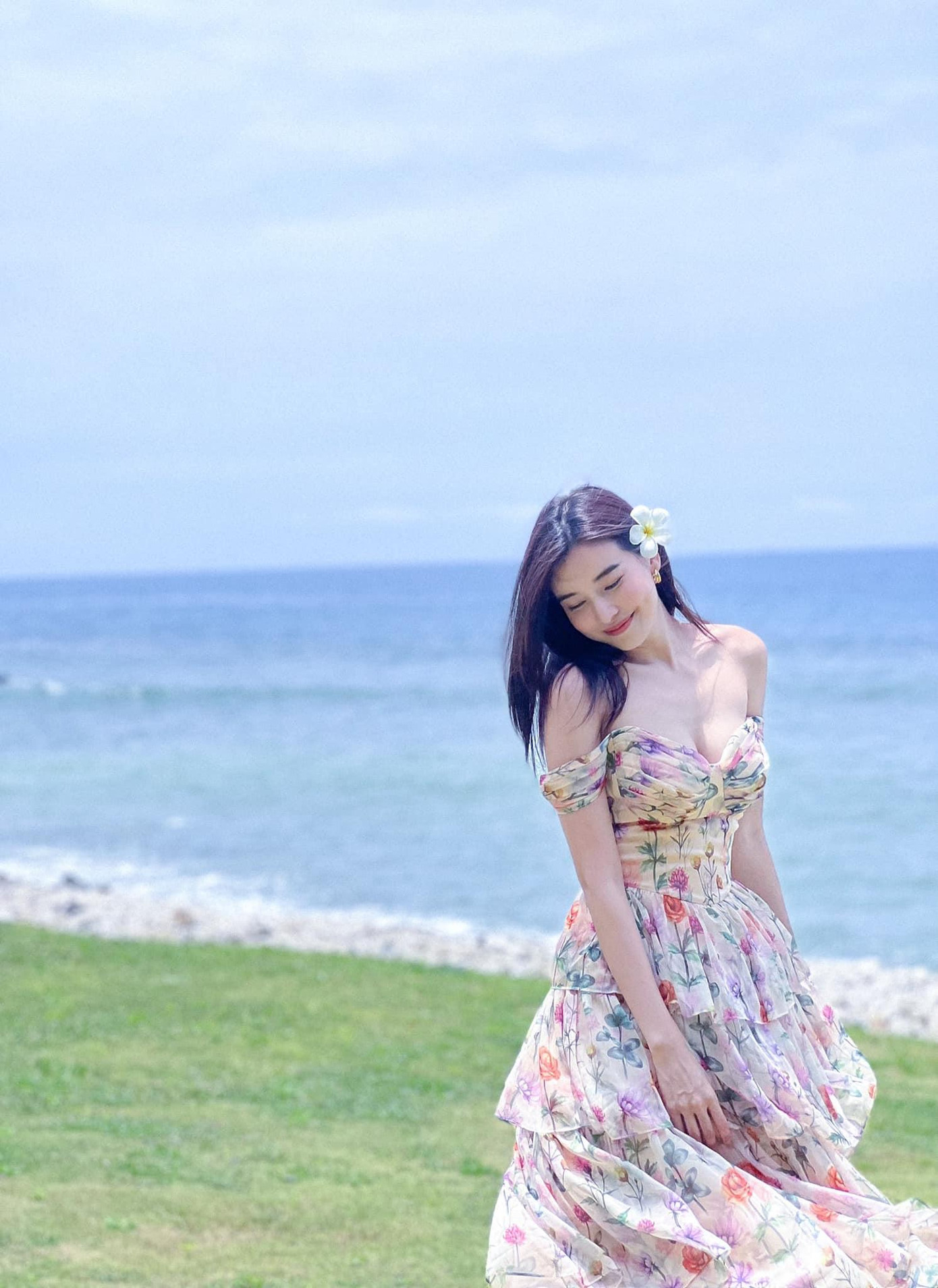 Gần đầy, Cao Thái Hà vướng phải nhiều ồn ào. Ngày 25/5 vừa qua, cô phải lên tiếng xin lỗi khán giả vì phát ngôn "mong kiếp sau được kết duyên với ba", gây hiểm lầm về người cha quá cố.