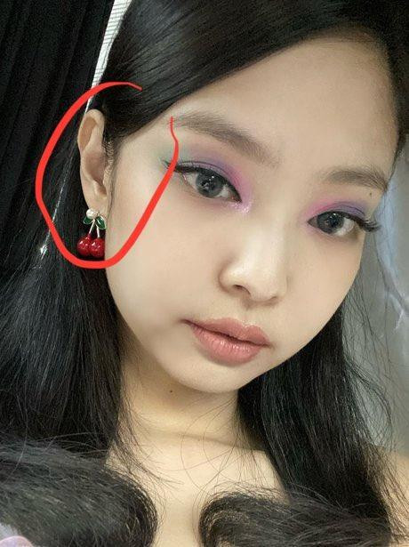 Cư dân mạng so sánh và nhận định đây không phải là ảnh cắt ghép.