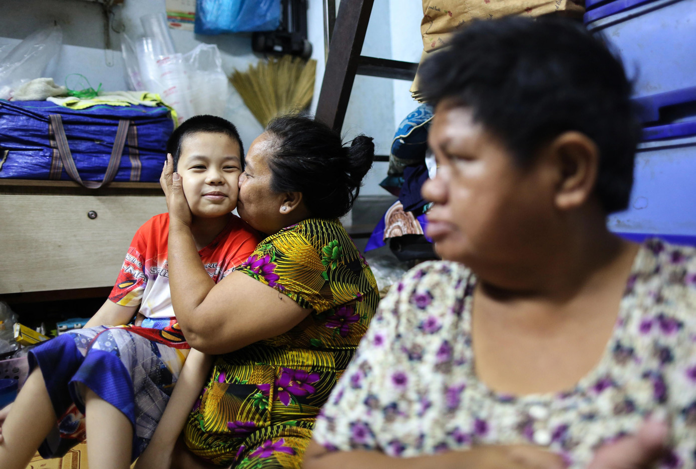 Ba thế hệ cùng sống trong căn nhà chỉ 16m2 ở Phố Tây Bùi Viện. Ba thế hệ cùng sống trong căn nhà chỉ 16m2 ở Phố Tây Bùi Viện.