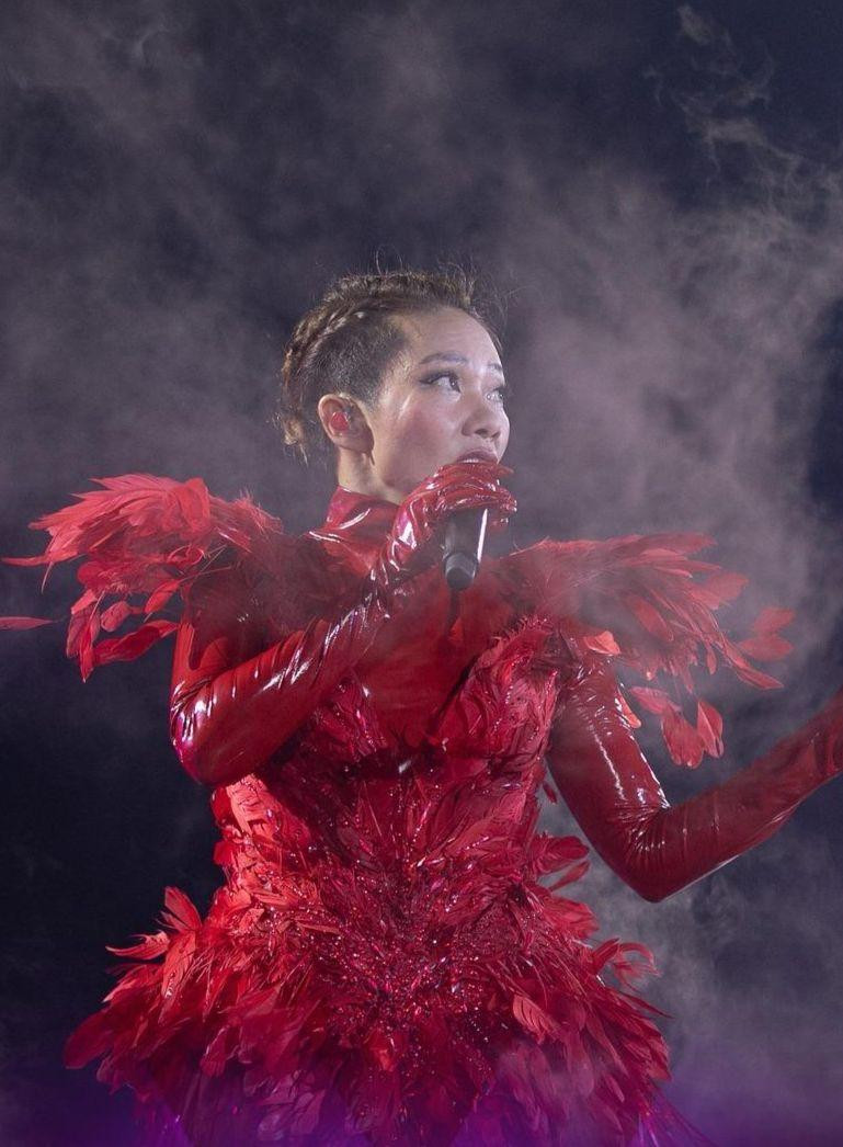 Phần âm thanh trong đêm nhạc bị đánh giá không chất lượng.