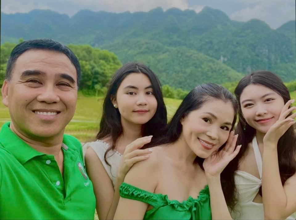 Gia đình nhỏ của MC Quyền Linh. Ảnh: FBNV