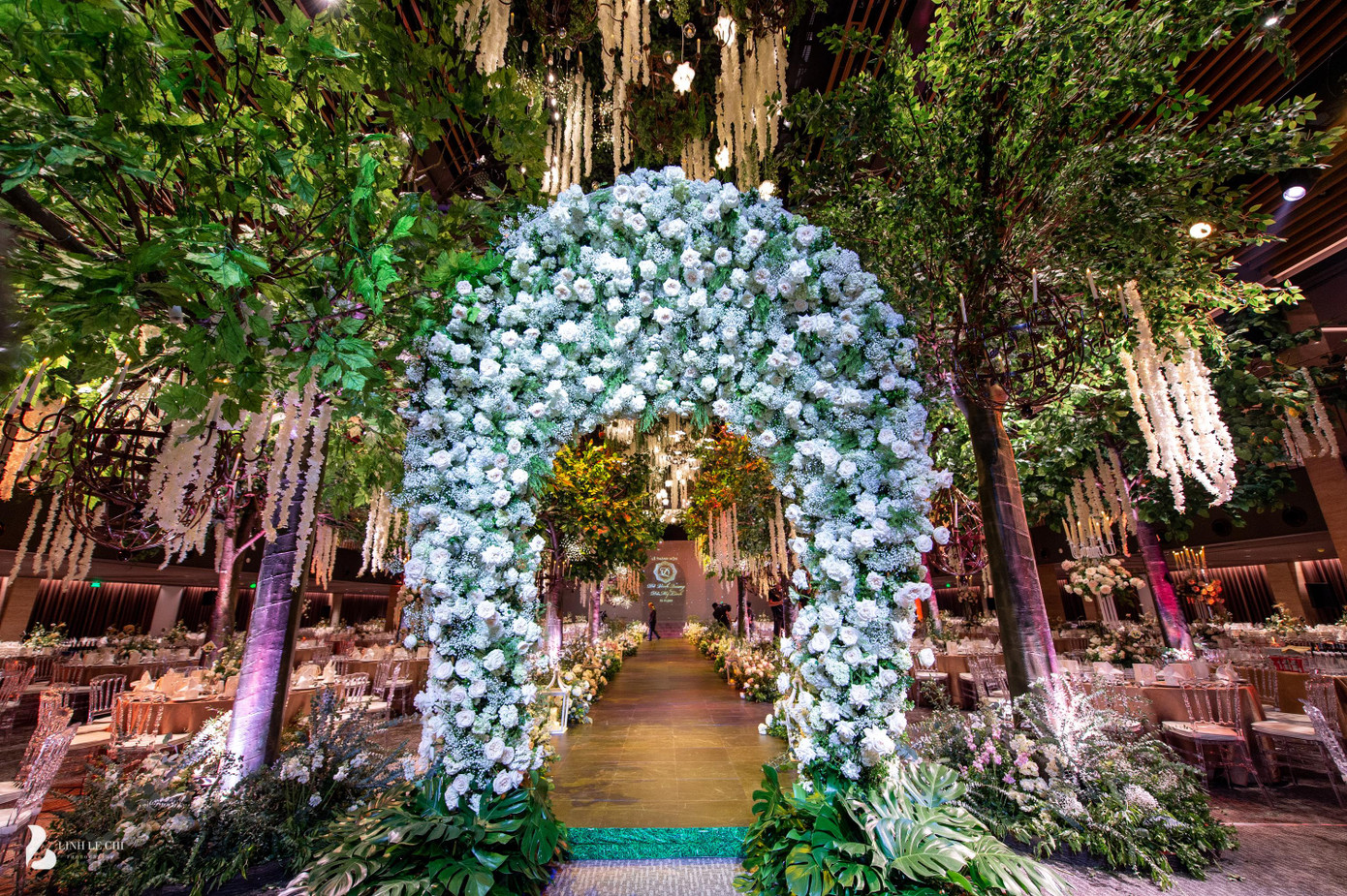 An ninh hôn lễ thắt chặt. Có nhiều quy định trong đám cưới của Đỗ Mỹ Linh, chẳng hạn không livestream, ăn mặc lịch sự, sang trọng, không mang theo trẻ em…