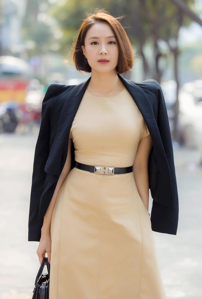 Tạo hình tiểu thư nhà họ Cao của Hồng Diễm trong Hướng dương ngược nắng