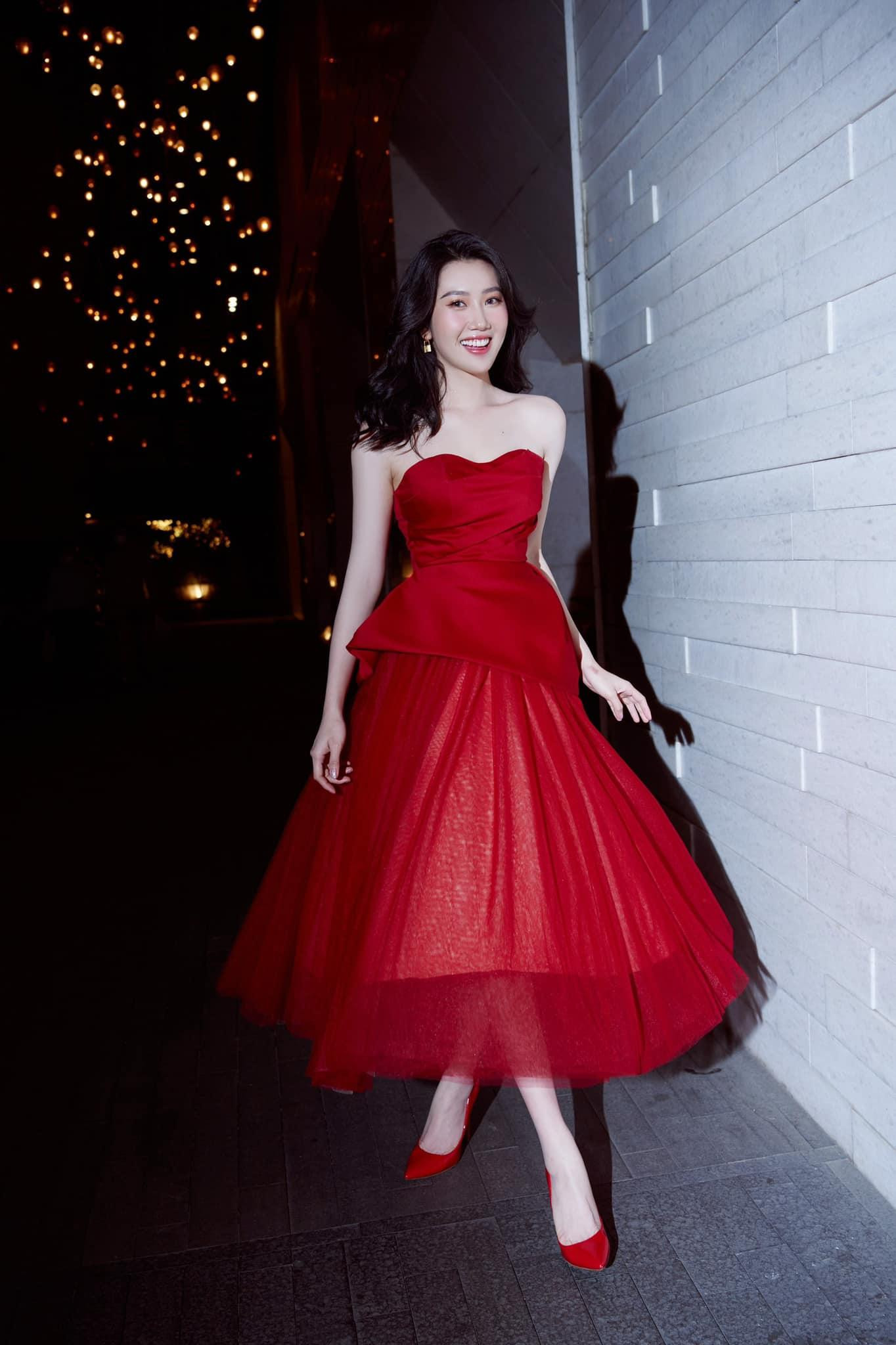 Không chỉ có tính cách thu hút, thú vị, Thúy Ngân còn nhận được vô số lời khen ngợi bởi nhan sắc ngày một thăng hạng.