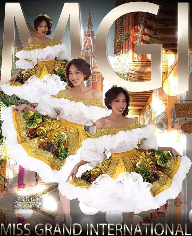 Colombia là đất nước Latin cuối cùng trong chuyến công tác tại Nam Mỹ của Hoa hậu Thùy Tiên. Ngoài những bộ đầm gợi cảm, lộng lẫy thì người đẹp còn có cơ hội mặc trang phục truyền thống của đất nước này.