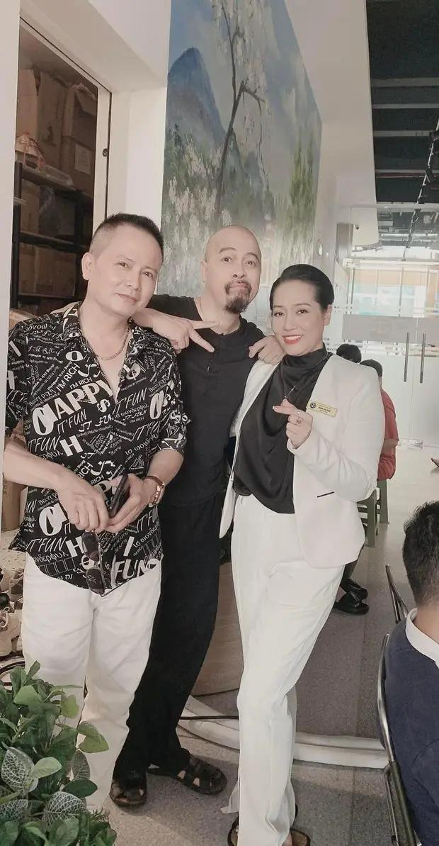 Ngoài ra, khán giả có thể gặp lại một số gương mặt diễn viên quen thuộc của VFC như Kim Oanh (Lối nhỏ vào đời), Thu Huyền, Lê Tuấn Anh (Phố trong làng), Minh Hoàng (Chồng cũ, vợ cũ, người yêu cũ).