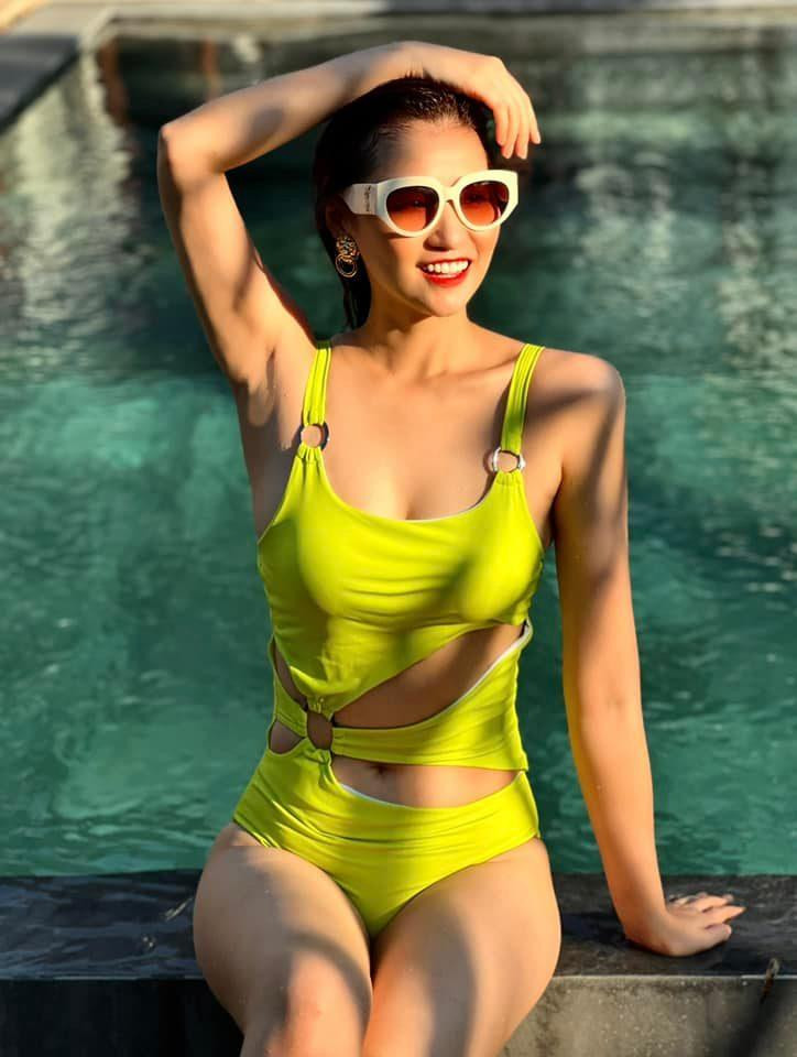 Diễn viên "Chồng cũ, vợ cũ, người yêu cũ" có cả một bộ sưu tập áo tắm gợi cảm. Diễn viên "Chồng cũ, vợ cũ, người yêu cũ" có cả một bộ sưu tập áo tắm gợi cảm.