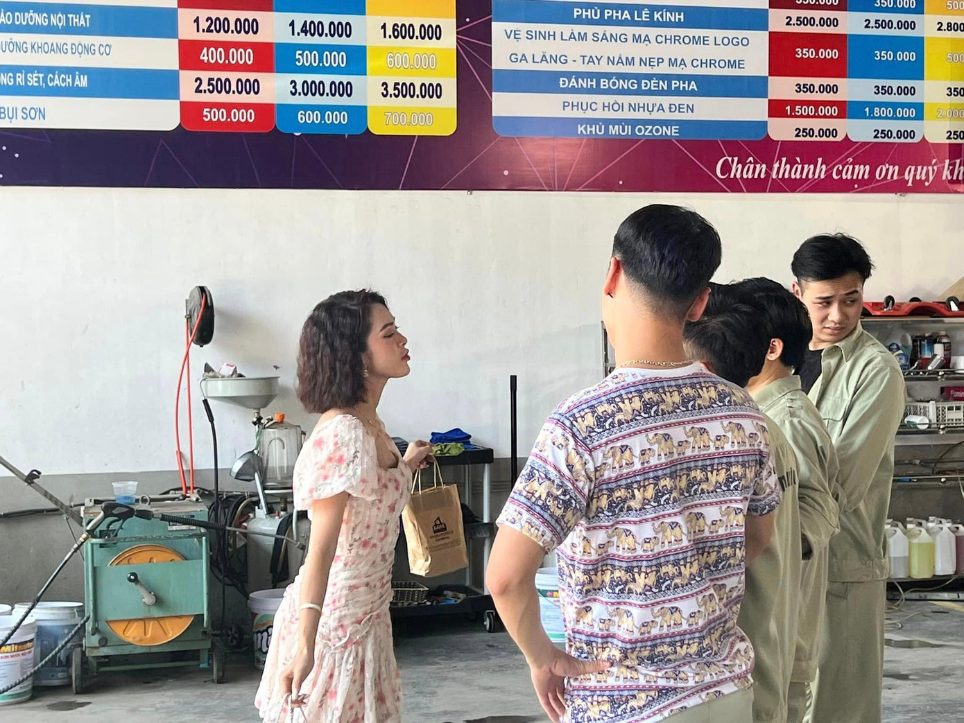 Nhân vật mới do Quỳnh Lương thủ vai với điệu bộ nũng nịu, đáng yêu đến gara ô tô của Khải. Ảnh: FBNV