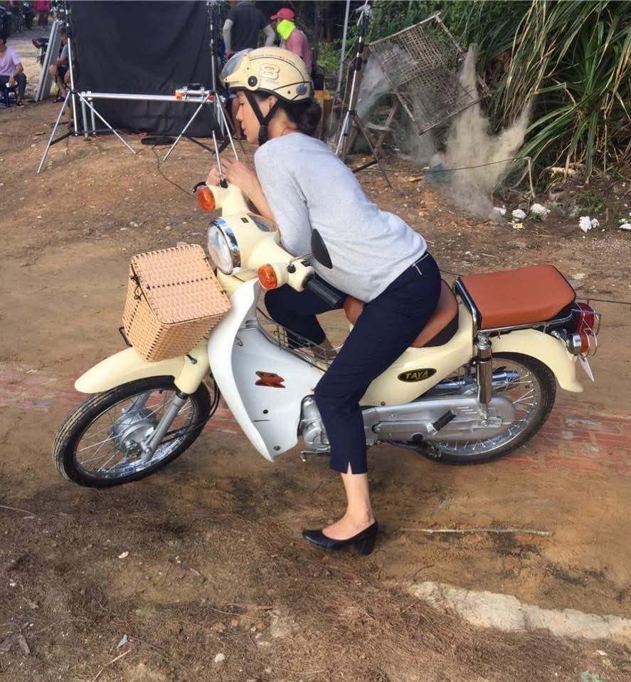 Cách tạo dáng khó đỡ của Hồng Diễm