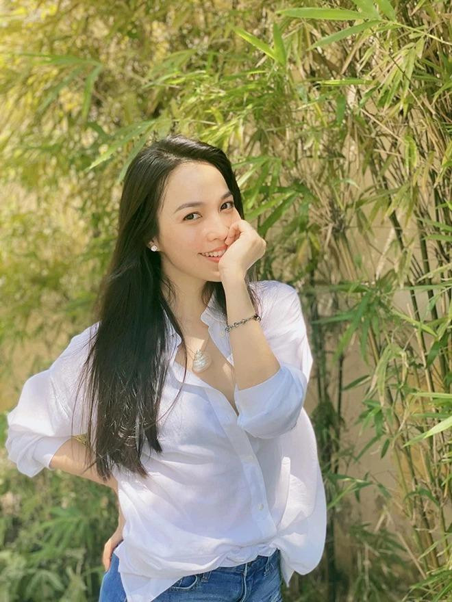 Cô giữ chế độ ăn kiêng hợp lý, không quá khắt khe: "Tôi luôn ăn tất cả món mình thích nhưng phải ăn ít. Một trong những bí quyết để duy trì mức cân nặng lý tưởng cũng như có được vẻ ngoài tươi tắn, rạng rỡ là duy trì giai đoạn ăn chay trường. Mỗi ngày tôi sẽ thanh lọc cơ thể bằng chế độ trường chay. Một giai đoạn ăn thuần chay của tôi kéo dài 1-3 tháng".