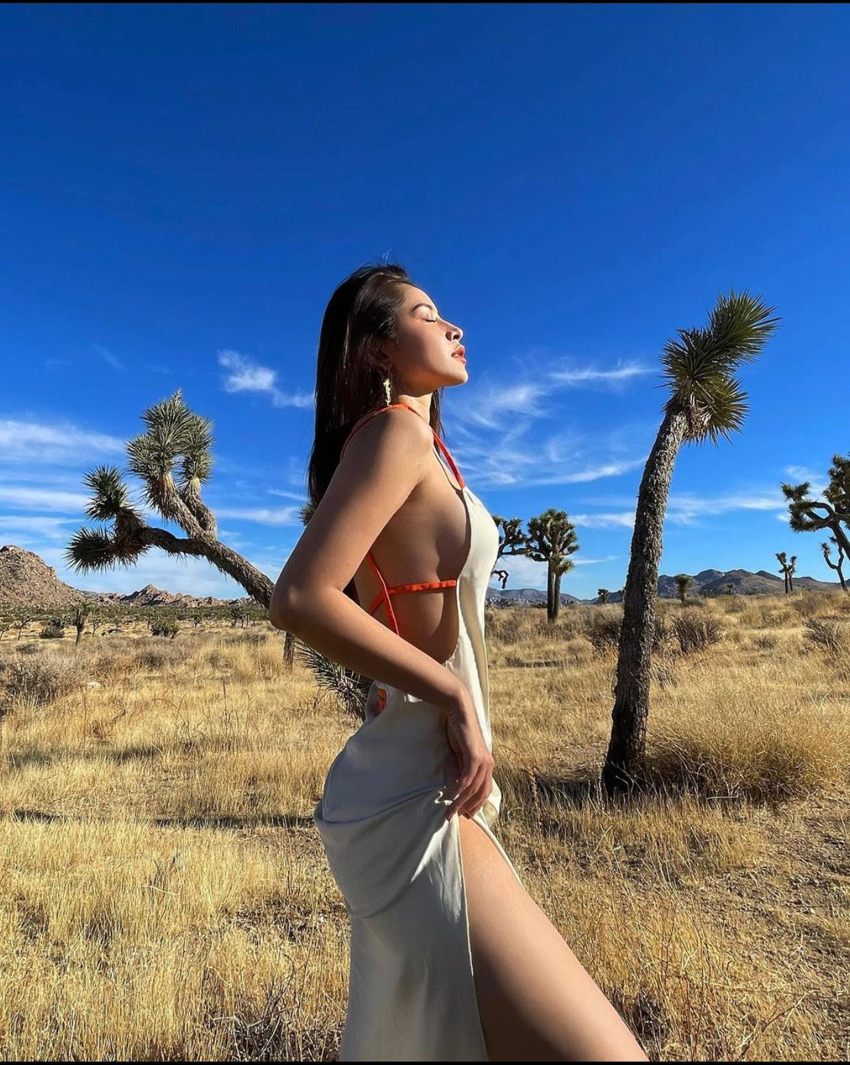 Ngôi sao 29 tăng 2 kg sau khi sang Mỹ, thậm chí còn dính tin đồn có bầu phải ra nước ngoài để bí mật sinh con. Những loạt hình “bốc lửa” của người đẹp đã nhanh chóng dập tan thông tin vô căn cứ.