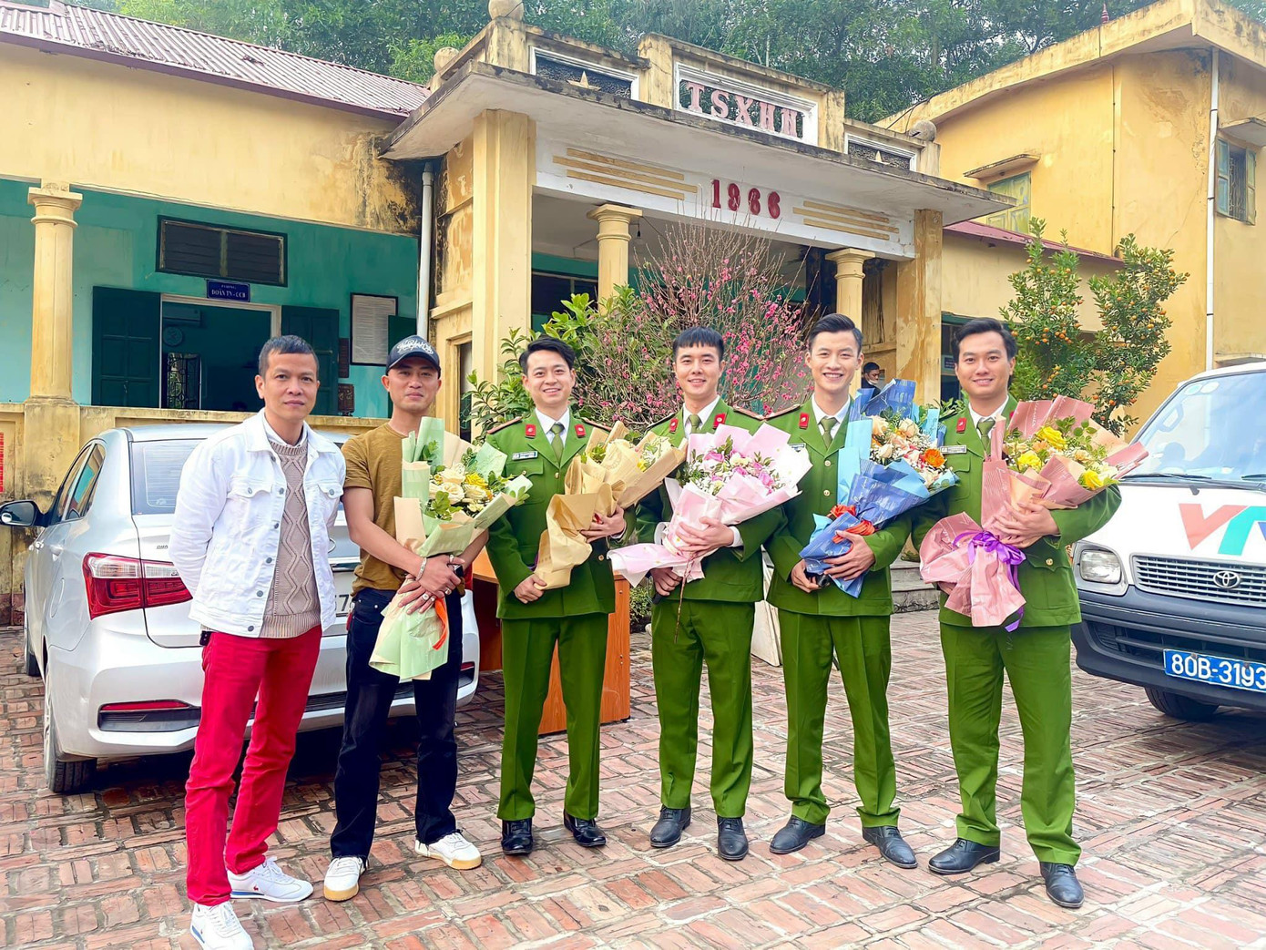 Hoàng Dương vai thiếu úy công an mới được điều chuyển về Tân Xuân