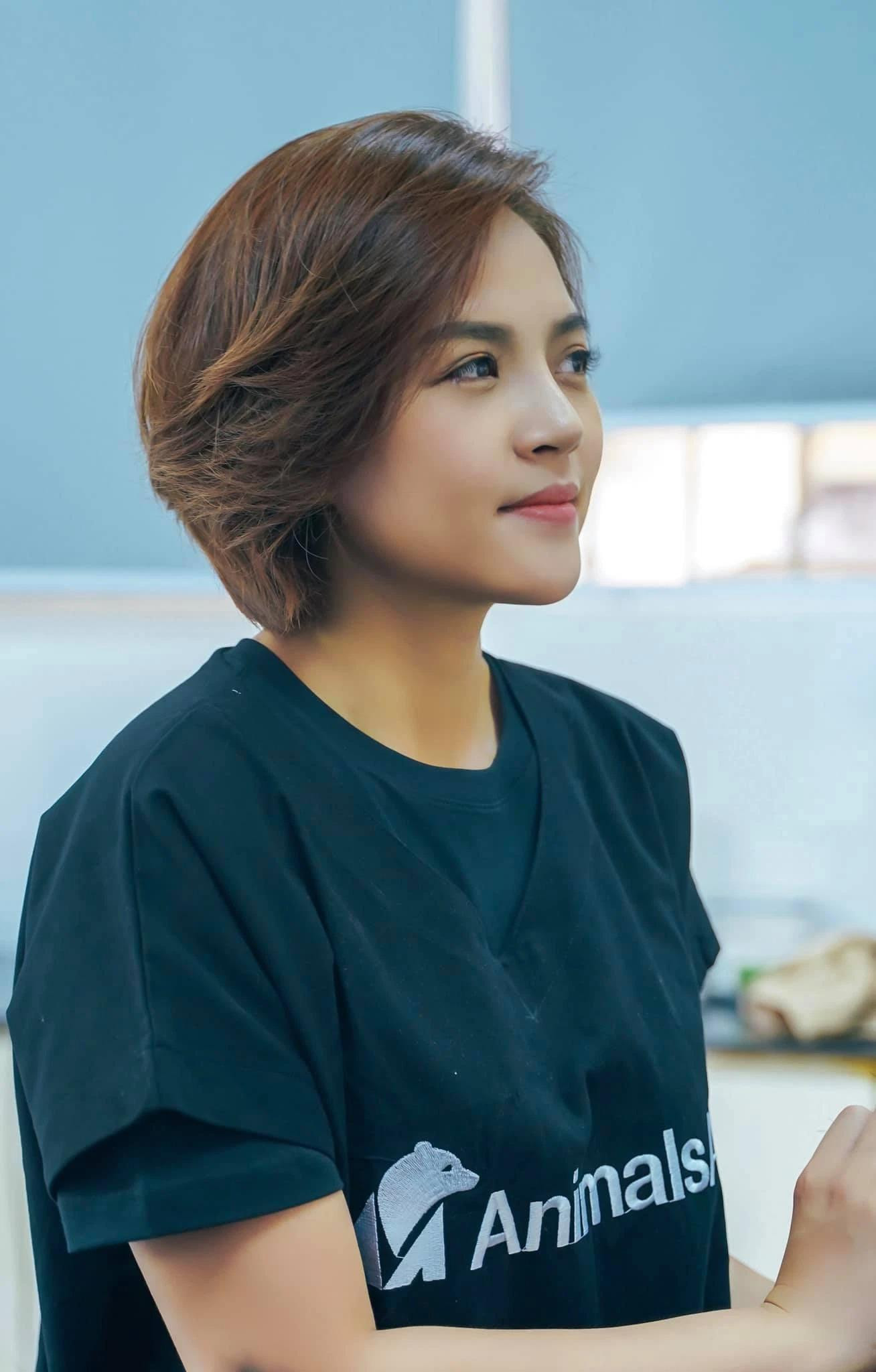 Thu Quỳnh cá tính và thu hút khi để tóc ngắn