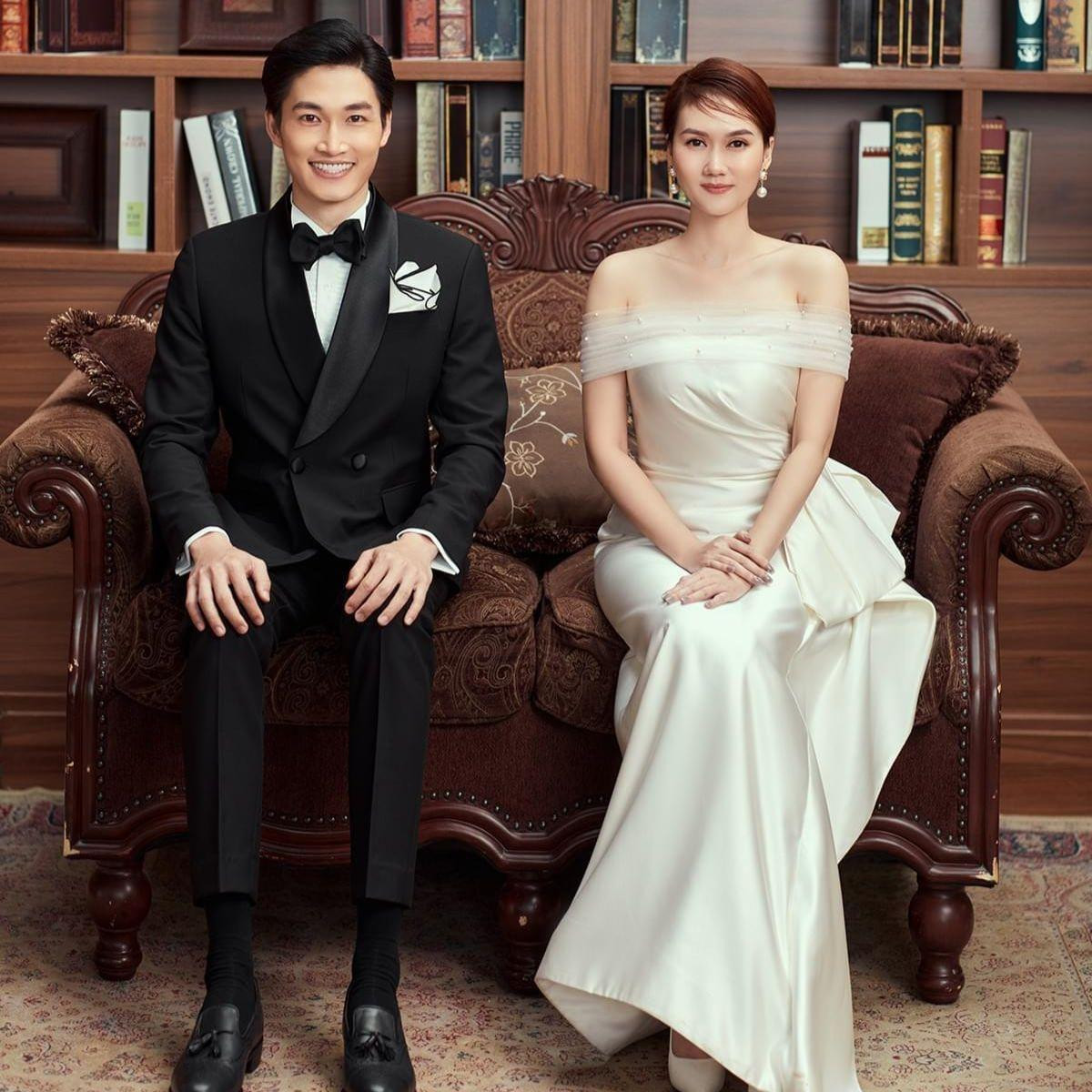 Đình Tú và Hương Giang đều khẳng định, cả hai chia tay không liên quan đến người thứ ba. Đình Tú và Hương Giang đều khẳng định, cả hai chia tay không liên quan đến người thứ ba.