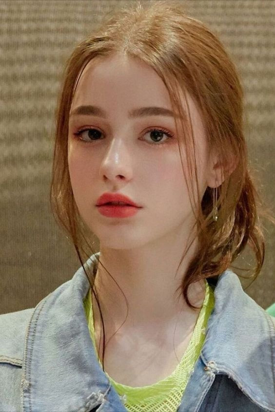 Xếp hạng 4 là mỹ nhân người Nga Dasha Taran, sinh năm 1999. Cô được mệnh danh là “thiên thần Instagram” nhờ có trang cá nhân với gần 4 triệu lượt người theo dõi. Không chỉ nổi tiếng tại Nga, người mẫu còn được biết đến và yêu thích tại Hàn Quốc. Xếp hạng 4 là mỹ nhân người Nga Dasha Taran, sinh năm 1999. Cô được mệnh danh là “thiên thần Instagram” nhờ có trang cá nhân với gần 4 triệu lượt người theo dõi. Không chỉ nổi tiếng tại Nga, người mẫu còn được biết đến và yêu thích tại Hàn Quốc.