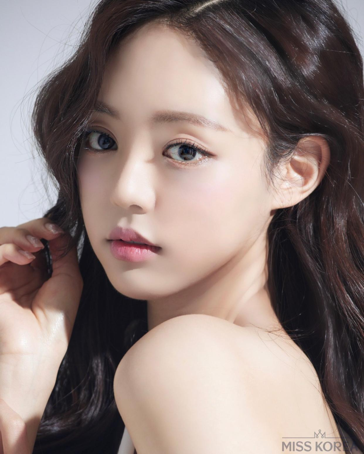 Danh hiệu Á hậu 1 là Yoo Si Eun (25 tuổi), sinh viên khoa Dịch vụ Hàng không Đại học Yeonsung. Ảnh: Miss Korea.