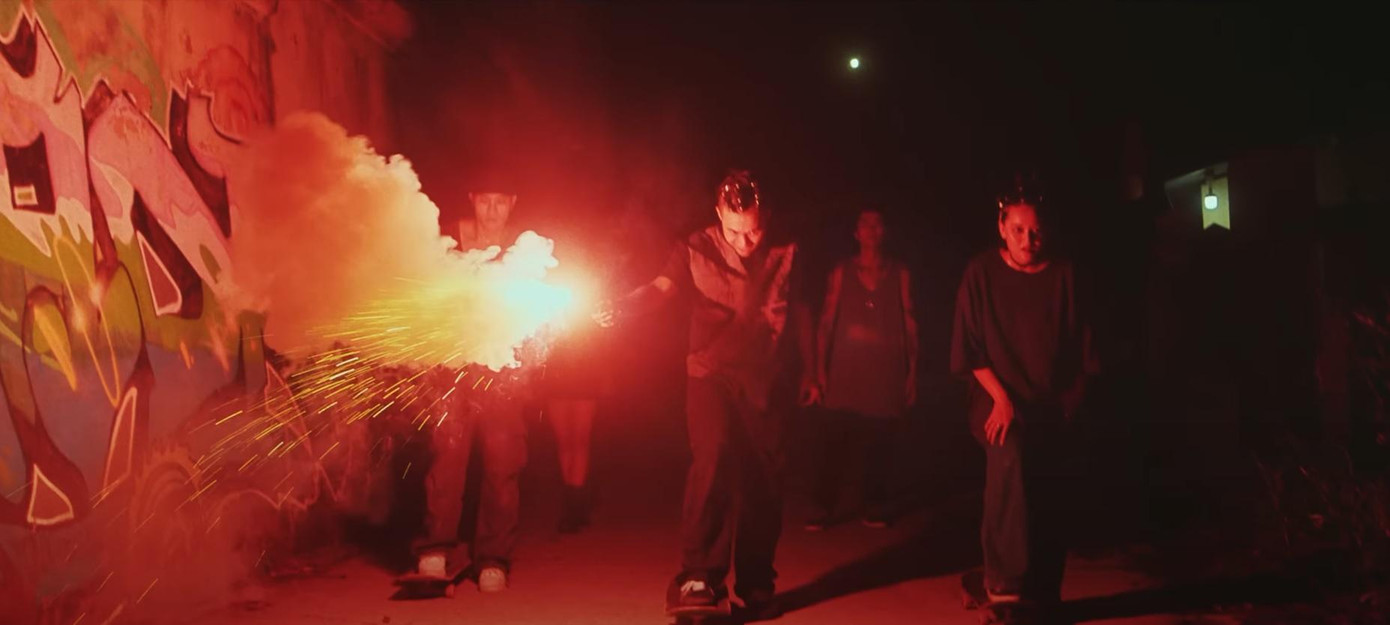 Khung cảnh công viên nước hồ Thủy Tiên trong MV Bad Memories Khung cảnh công viên nước hồ Thủy Tiên trong MV Bad Memories