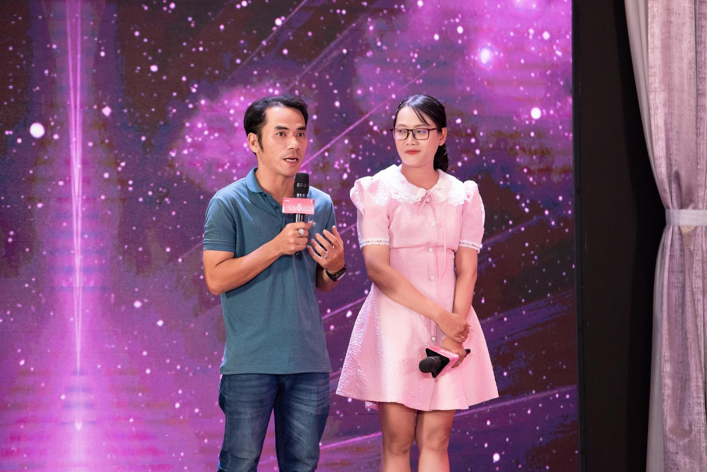 Vợ chồng anh Trung Hiếu - chủ nhiệm CLB Chụp ảnh cưới miễn phí. Vợ chồng anh Trung Hiếu - chủ nhiệm CLB Chụp ảnh cưới miễn phí.