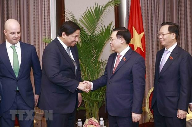 Chủ tịch Quốc hội Vương Đình Huệ tiếp ông Eric Francia, Chủ tịch &amp; Tổng Giám đốc Công ty ACEN (thuộc tập đoàn Ayala, Philippines). (Ảnh: Doãn Tấn/TTXVN)