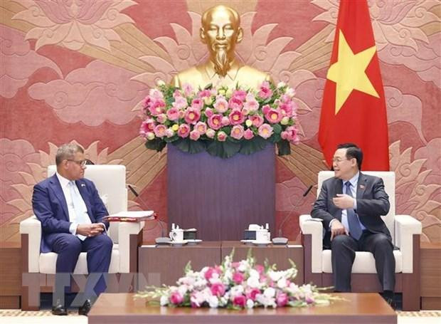 Chủ tịch Quốc hội Vương Đình Huệ tiếp Chủ tịch COP26 Alok Kumar Sharma. (Ảnh: Doãn Tấn/TTXVN) Chủ tịch Quốc hội Vương Đình Huệ tiếp Chủ tịch COP26 Alok Kumar Sharma. (Ảnh: Doãn Tấn/TTXVN)