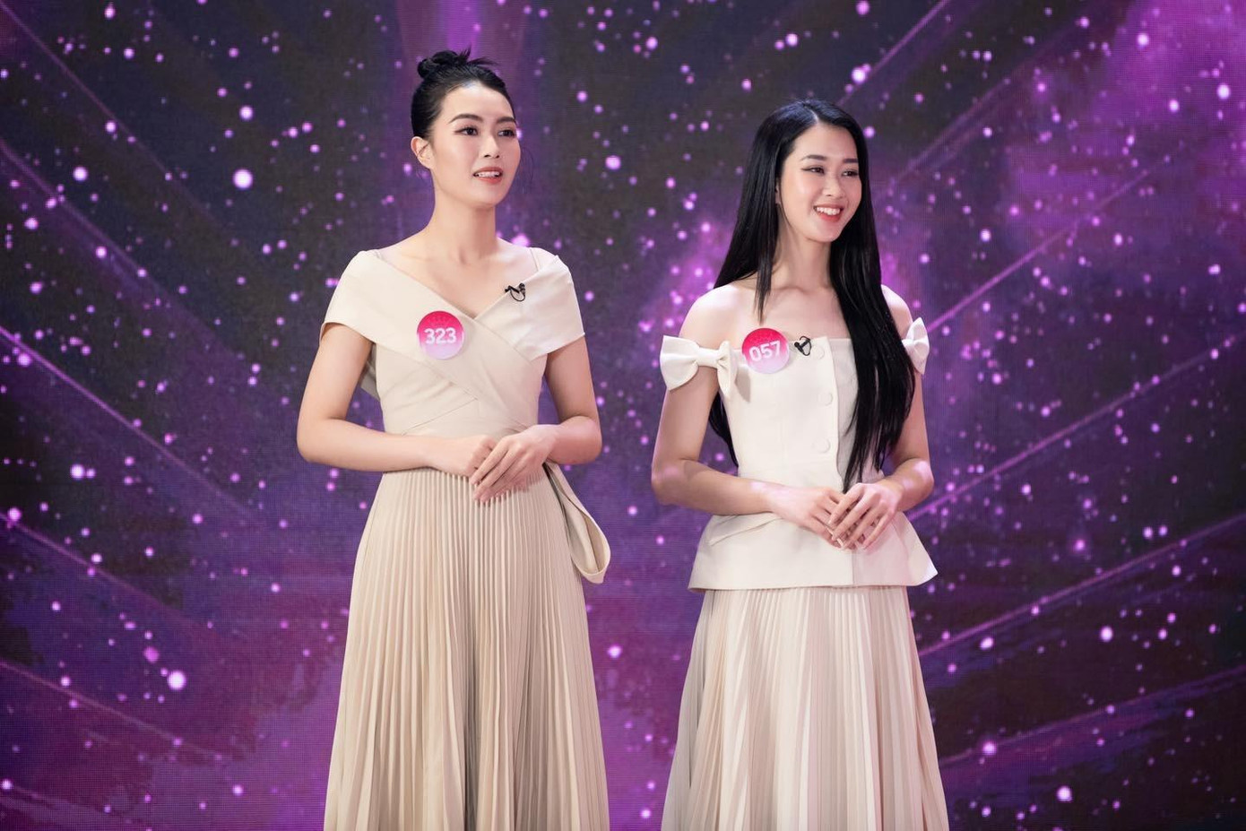 Hai thí sinh Nguyễn Linh Thu (SBD: 057) và Nguyễn Thị Thanh Tâm (SBD: 323) xúc động khi trình bày hai dự án thiện nguyện. Hai thí sinh Nguyễn Linh Thu (SBD: 057) và Nguyễn Thị Thanh Tâm (SBD: 323) xúc động khi trình bày hai dự án thiện nguyện.