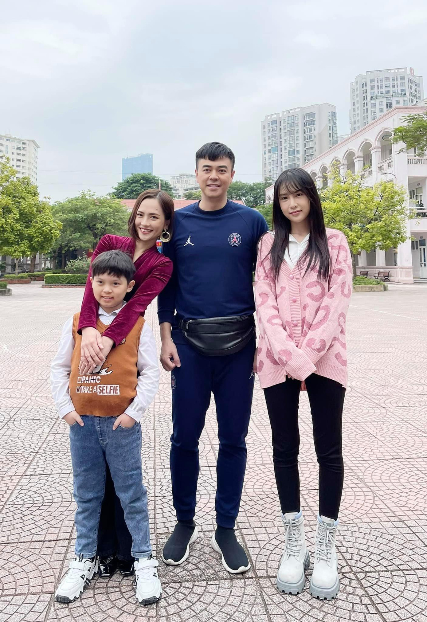 Tạo hình nhân vật Thùy Dương - một nữ sinh cấp 3 trong Anh có phải đàn ông không? Tạo hình nhân vật Thùy Dương - một nữ sinh cấp 3 trong Anh có phải đàn ông không?