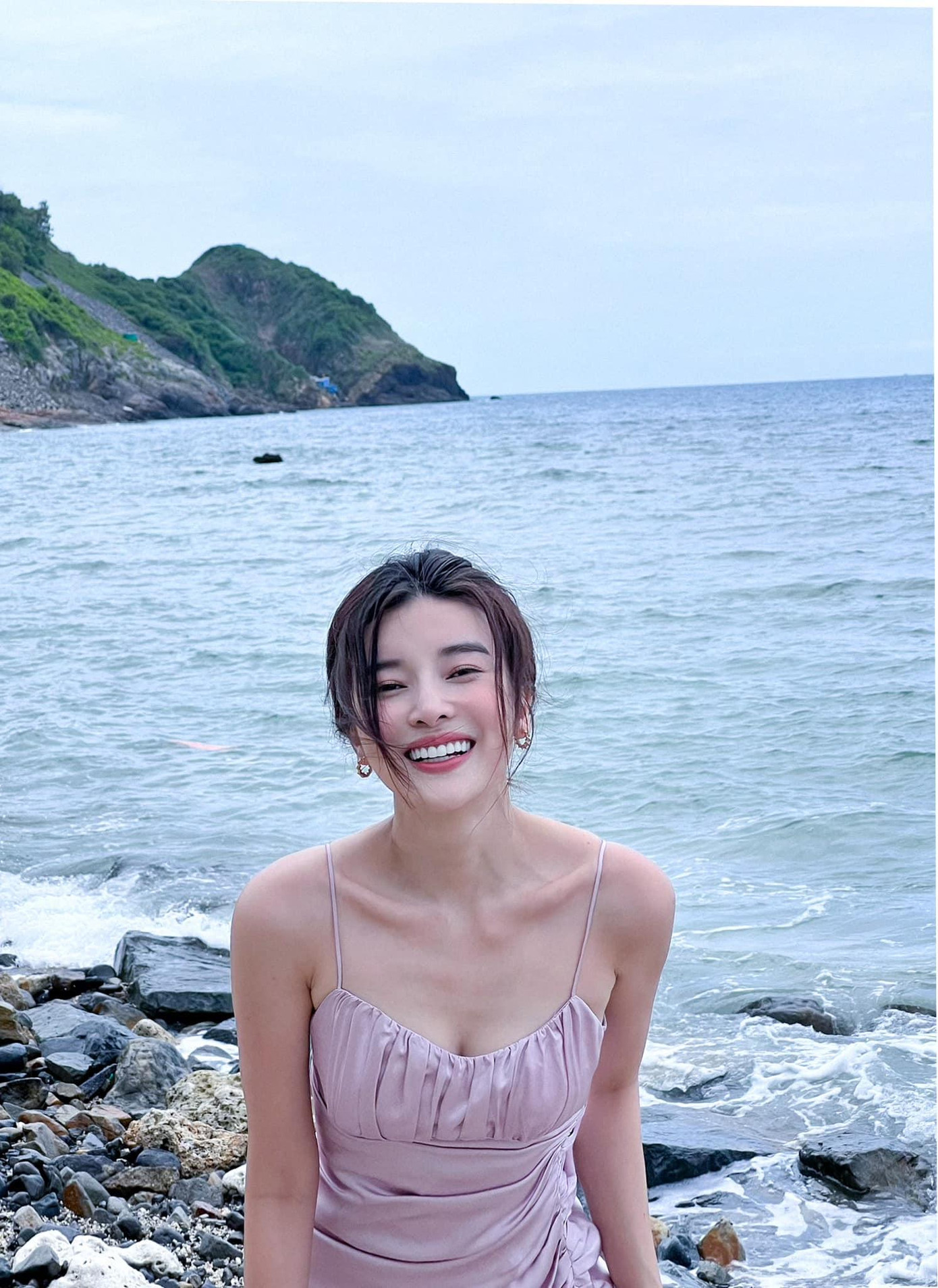 Vai chính Thiếu úy Hạ Lam trong phim truyền hình Bão Ngầm của nữ diễn viên cũng nhận không ít lời chê bai. Nhiều khán giả cho rằng, nhân vật của Cao Thái Hà làm xấu hình tượng chiến sĩ công an nhân dân. Bên cạnh đó, việc lồng tiếng cũng khiến nhân vật của cô bị gượng gạo, thoại như kịch…