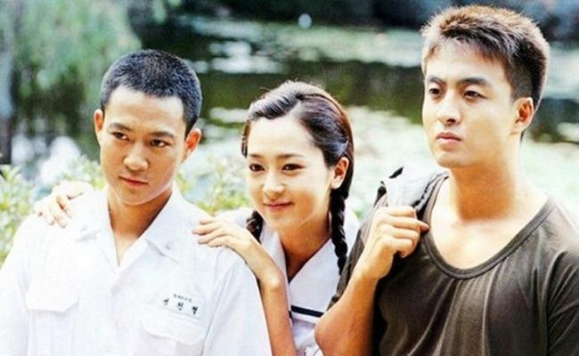 Bae Yong Joon trong Mối tình đầu. Ảnh: Pinterest. Bae Yong Joon trong Mối tình đầu. Ảnh: Pinterest.