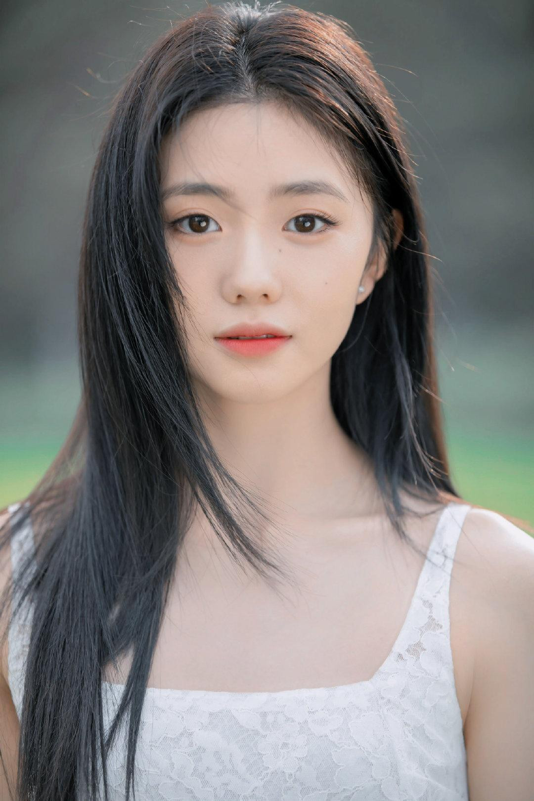 Trương Vũ Kỳ (trái) vai Lý Mạc Sầu, Lưu Hạo Tồn vai Quách Tương Trương Vũ Kỳ (trái) vai Lý Mạc Sầu, Lưu Hạo Tồn vai Quách Tương