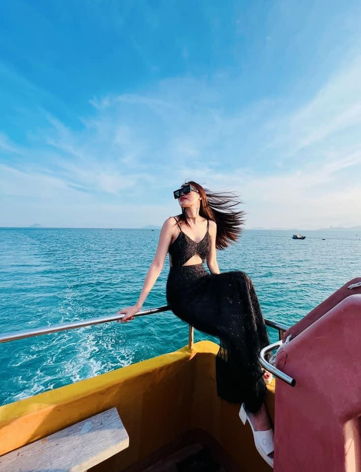 Nữ diễn viên đang có chuyến du lịch nghỉ dưỡng cùng gia đình sau quãng thời gian làm việc vất vả, xuất hiện “nhẵn mặt” trên các gameshow truyền hình.