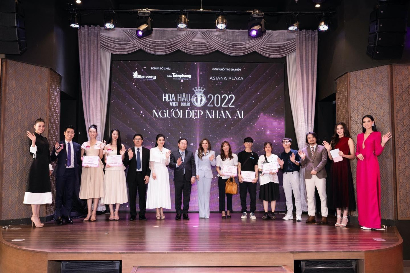 Dự án của hai thí sinh nhận được đánh giá tích cực từ Ban bình luận. Dự án của hai thí sinh nhận được đánh giá tích cực từ Ban bình luận.