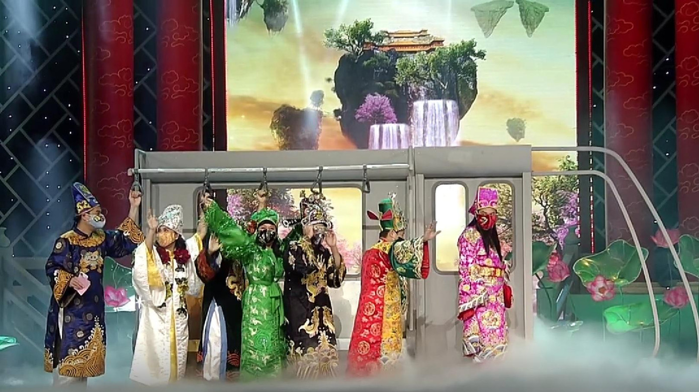 Năm nay, các "Táo" di chuyển đến Thiên đình bằng phương tiện cực kỳ độc. Năm nay, các "Táo" di chuyển đến Thiên đình bằng phương tiện cực kỳ độc.