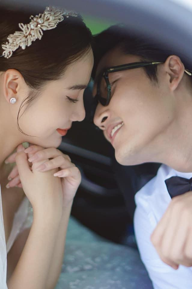 Thời gian gần đây, Đình Tú thường xuyên góp mặt trong hội bạn thân diễn viên của Huyền Lizzie khiến người hâm mộ liên tục “đẩy thuyền”. Thời gian gần đây, Đình Tú thường xuyên góp mặt trong hội bạn thân diễn viên của Huyền Lizzie khiến người hâm mộ liên tục “đẩy thuyền”.