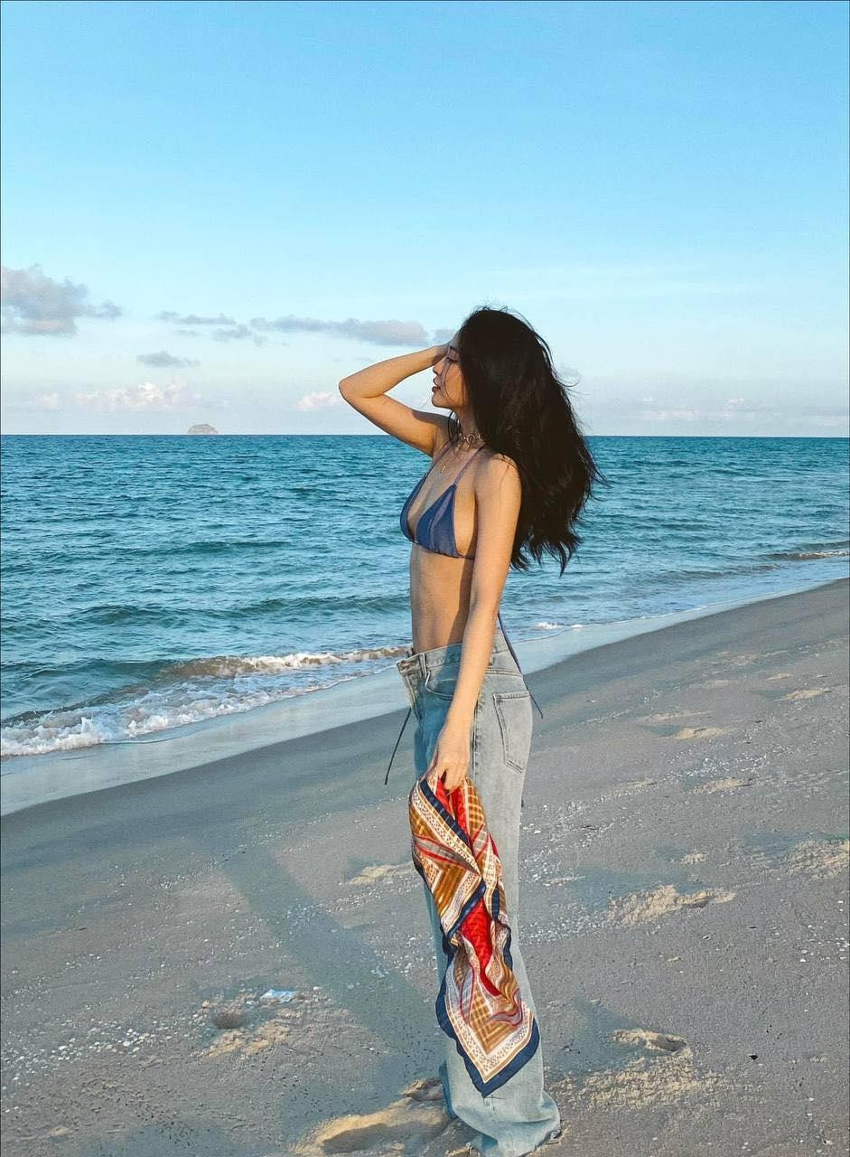 Vẫn giữ phong độ về sức hút, chỉ sau ít giờ đăng tải, bộ ảnh của Bích Phương đã đạt hơn 100 nghìn lượt tương tác trên mạng xã hội cùng hàng nghìn bình luận, chia sẻ.