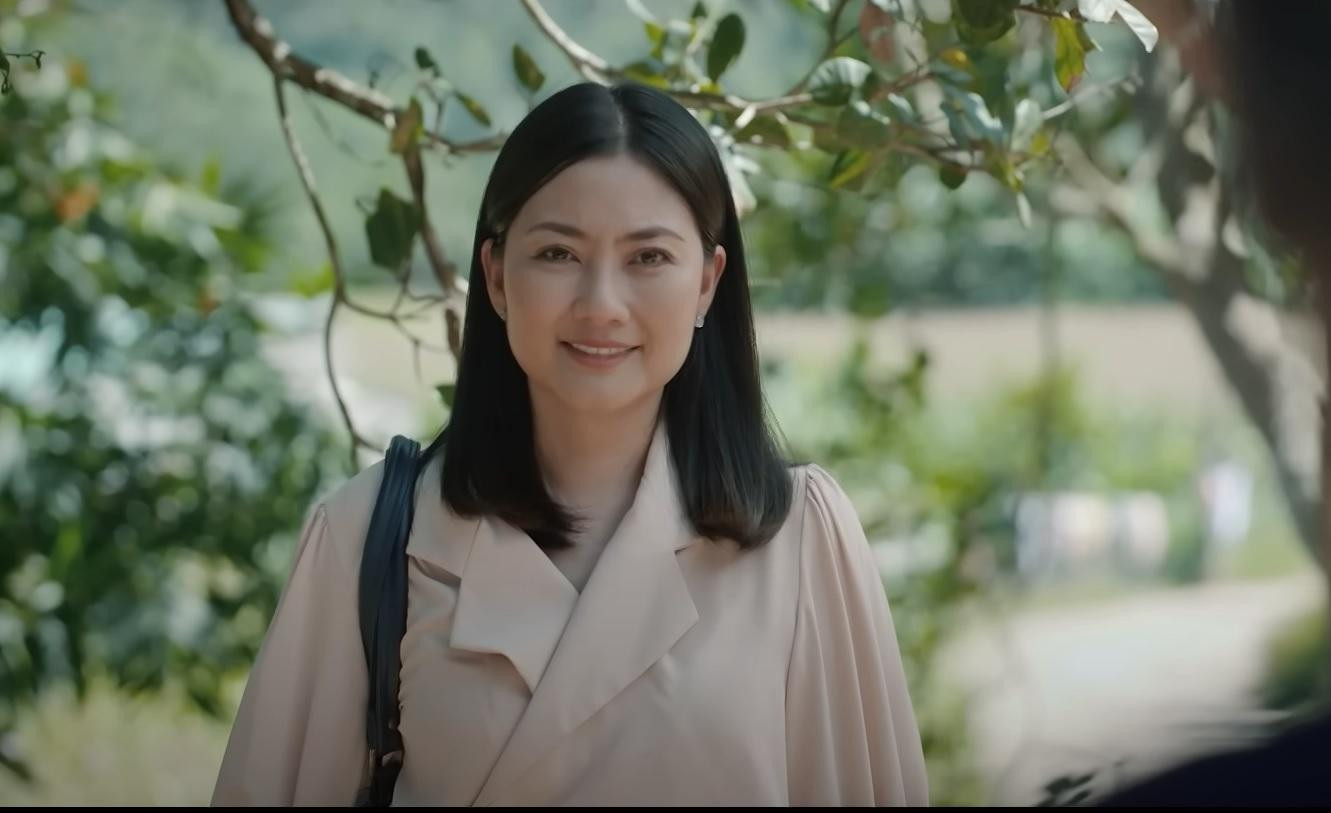 Hồng trở về làng Mô. Ảnh: CMH.