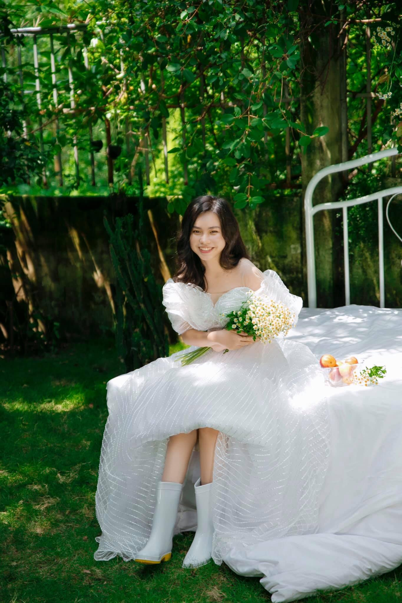 Khi được hỏi về quan điểm trong cuộc sống, Nguyễn Phương Trà My nói: “Tôi nghĩ mình còn non trẻ để đưa ra quan điểm chắc chắn vì tôi vẫn đang thay đổi từng ngày. Hình mẫu mà tôi hướng tới cả về sự nghiệp lẫn cuộc sống là diễn viên Natalie Portman, nhưng mục tiêu của tôi vẫn là khiến bản thân tốt hơn từng ngày. Tôi không nghĩ mình phải giống ai khác”.