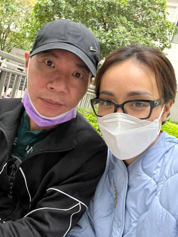 Vợ kém 15 tuổi của Công Lý tiết lộ, gia đình phải hứng chịu nhiều tin đồn thất thiệt suốt thời gian Công Lý nằm viện. Cô “khóc đến lúc mắt mỏi lại", đầu óc lúc nào cũng căng như dây đàn và vô cùng bức xúc khi chồng bị phao tin qua đời.