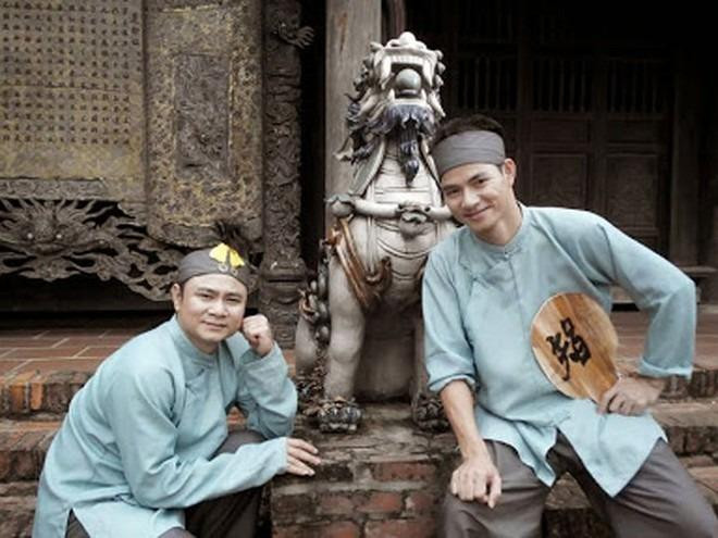 Xuân Bắc kém Tự Long 3 tuổi nhưng vì thân thiết nên họ xưng hô với nhau như bạn bè đồng lứa.